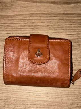 Classic Tan Leather Zip Wallet with Anchor Snap